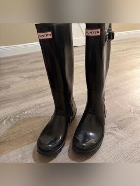 Hunter black rain boots glossy